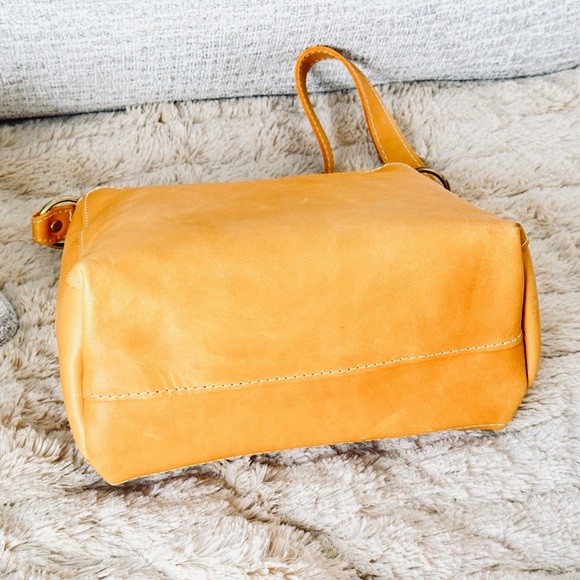 Portland Leather Goods - Triangle Bag - Sunflower - Picture 4 of 6